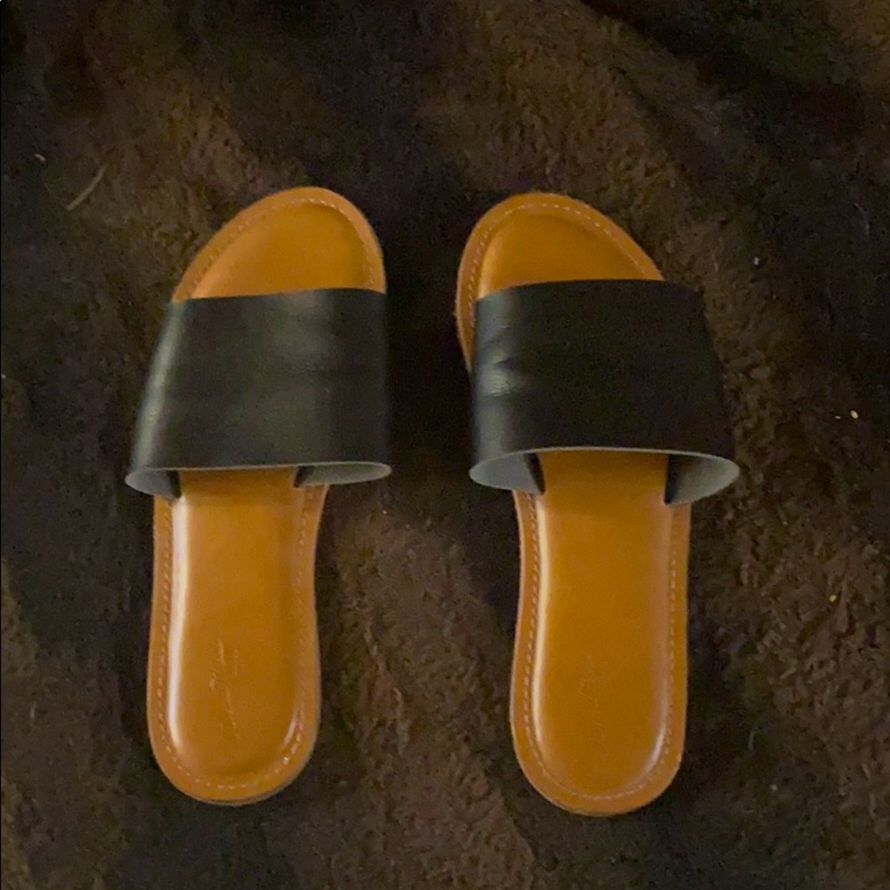 Universal thread Black flats w/ brown bottom